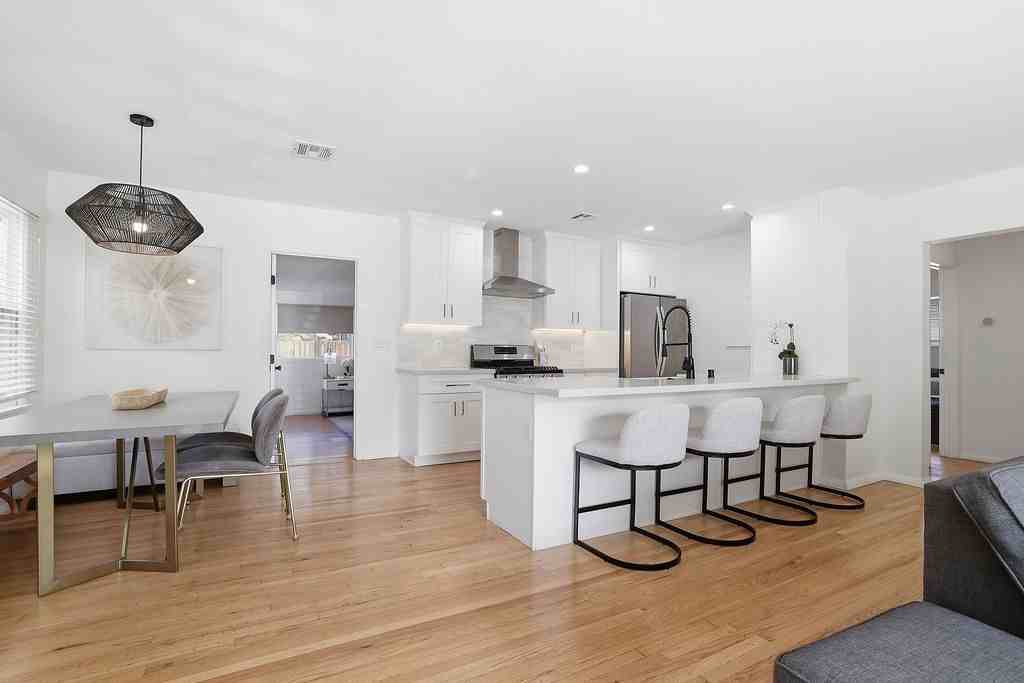 4958 Canoga Ave - Photo 6 of 14