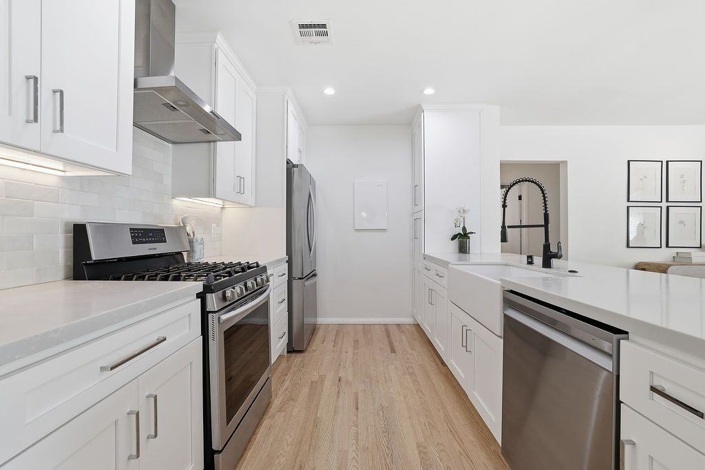 4958 Canoga Ave - Photo 7 of 14