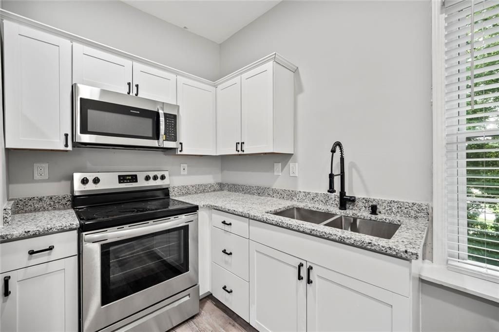 1126 Briarcliff Pl Ne ##1 - Photo 7 of 13