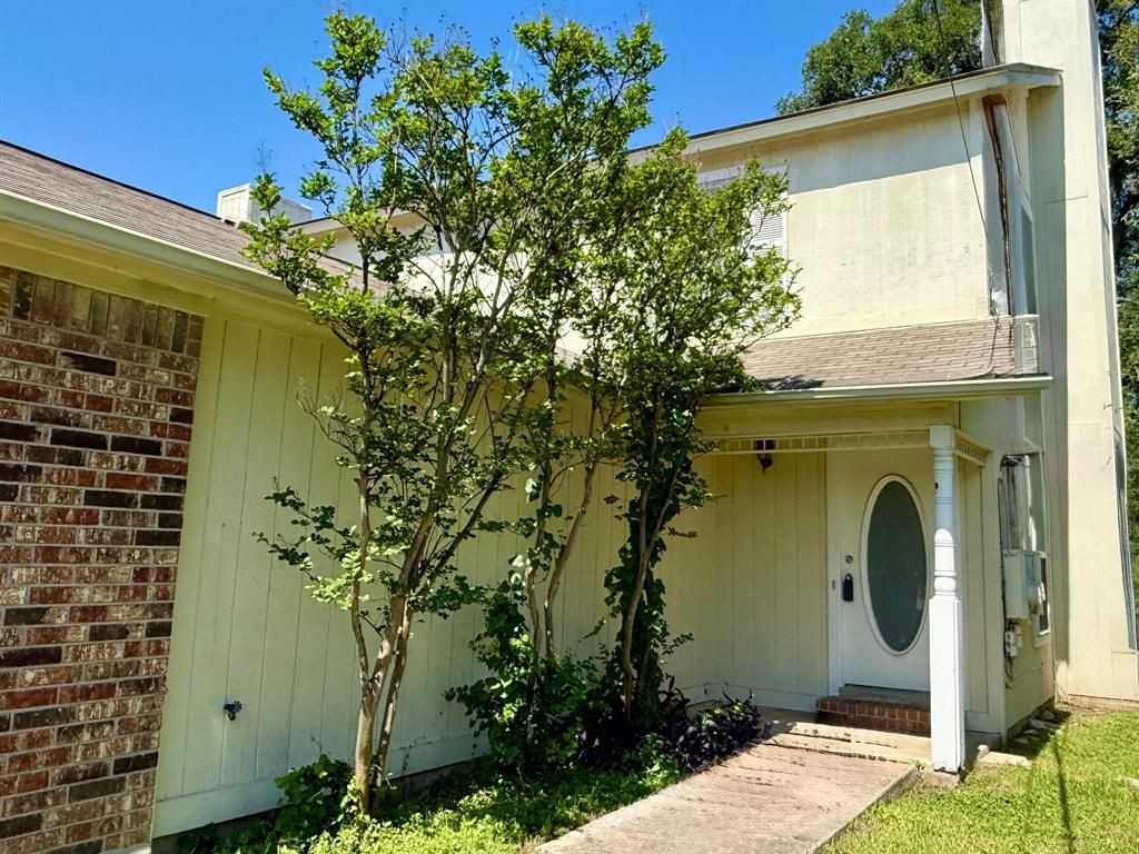 6102 Parkwood Dr ##A - Photo 2 of 7
