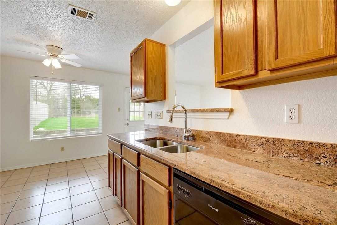 6102 Parkwood Dr ##A - Photo 4 of 7