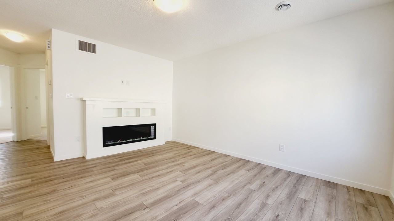 1530 Tamarack Boulevard NW - Photo 4 of 8