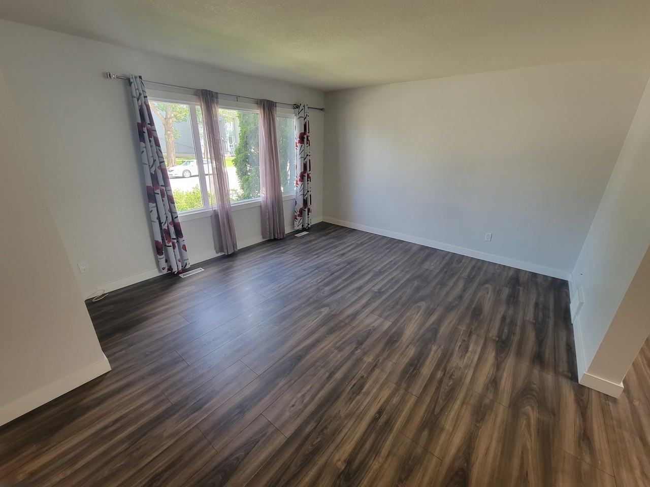 14214 32 Street NW - Photo 6 of 23