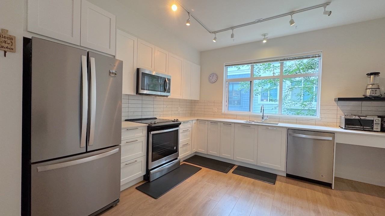 18505 Laurensen Place #1006 - Photo 2 of 24
