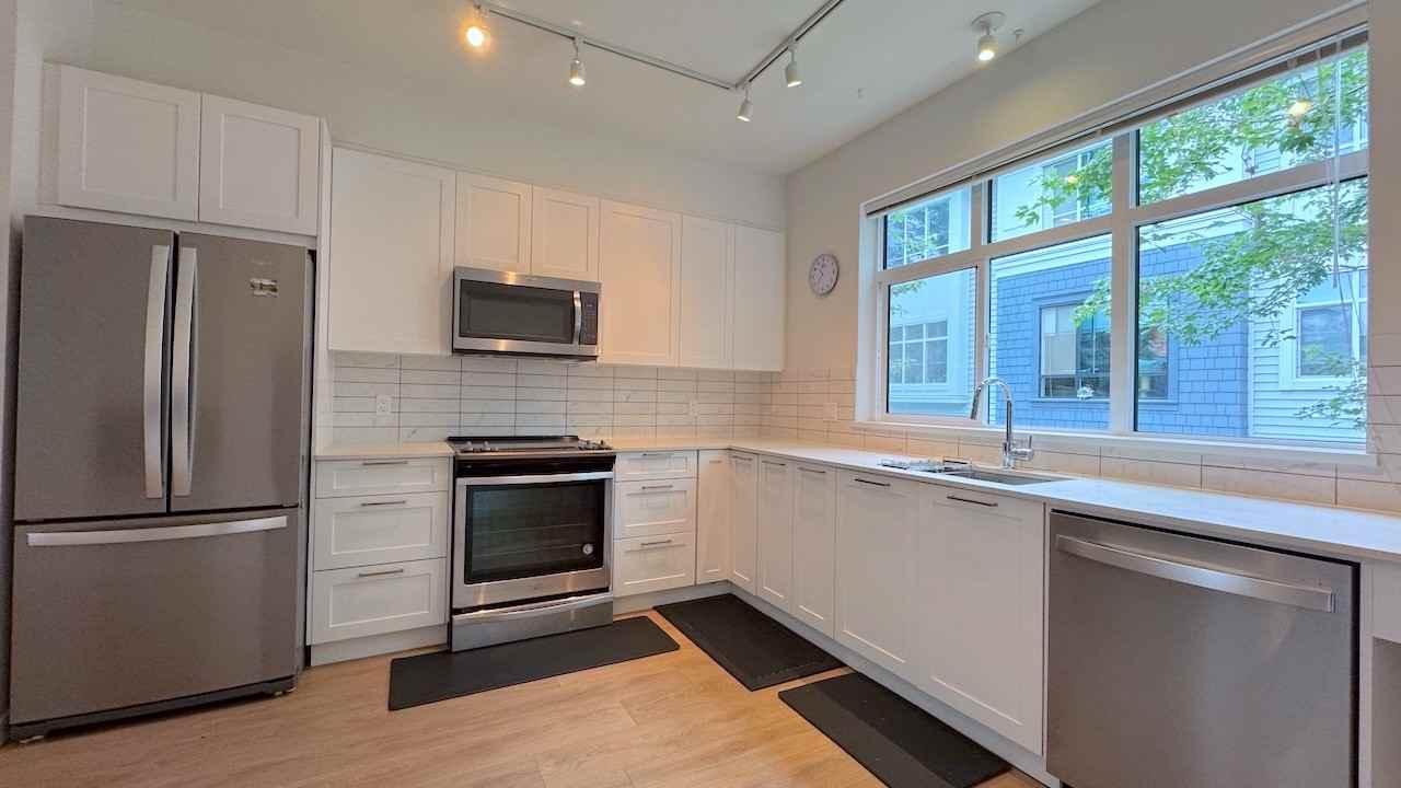 18505 Laurensen Place #1006 - Photo 3 of 24