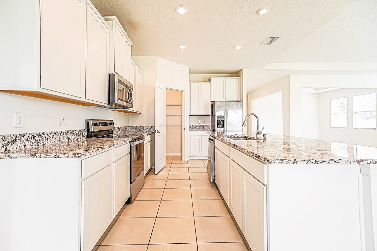 796 SE 66th Ter - Photo 3 of 16