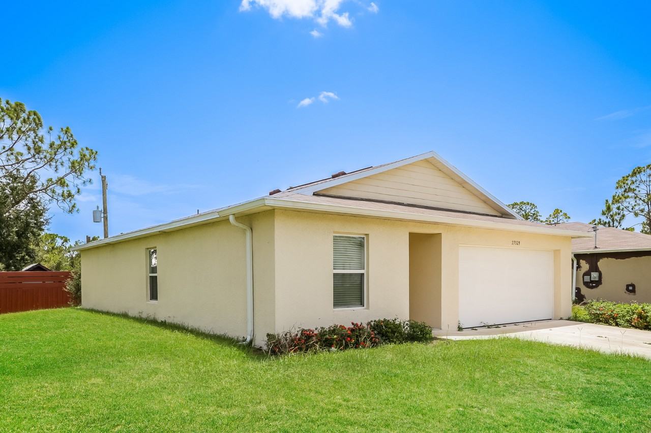 27329 Senator Dr - Photo 2 of 17