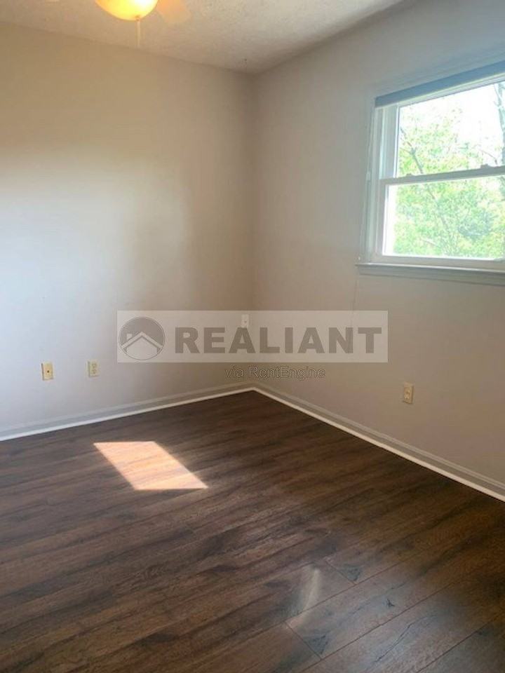 215 Medlock Rd - Photo 3 of 10