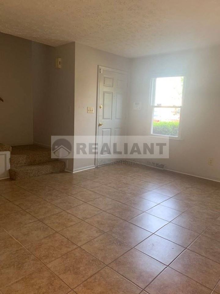 215 Medlock Rd - Photo 6 of 10