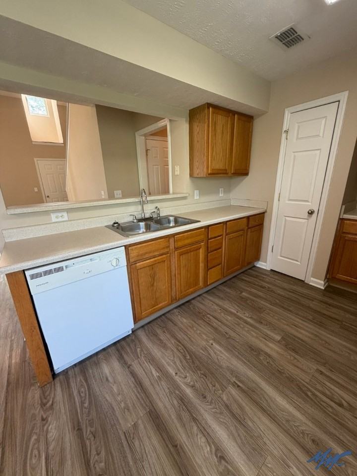 1757 Antebellum Dr - Photo 6 of 36