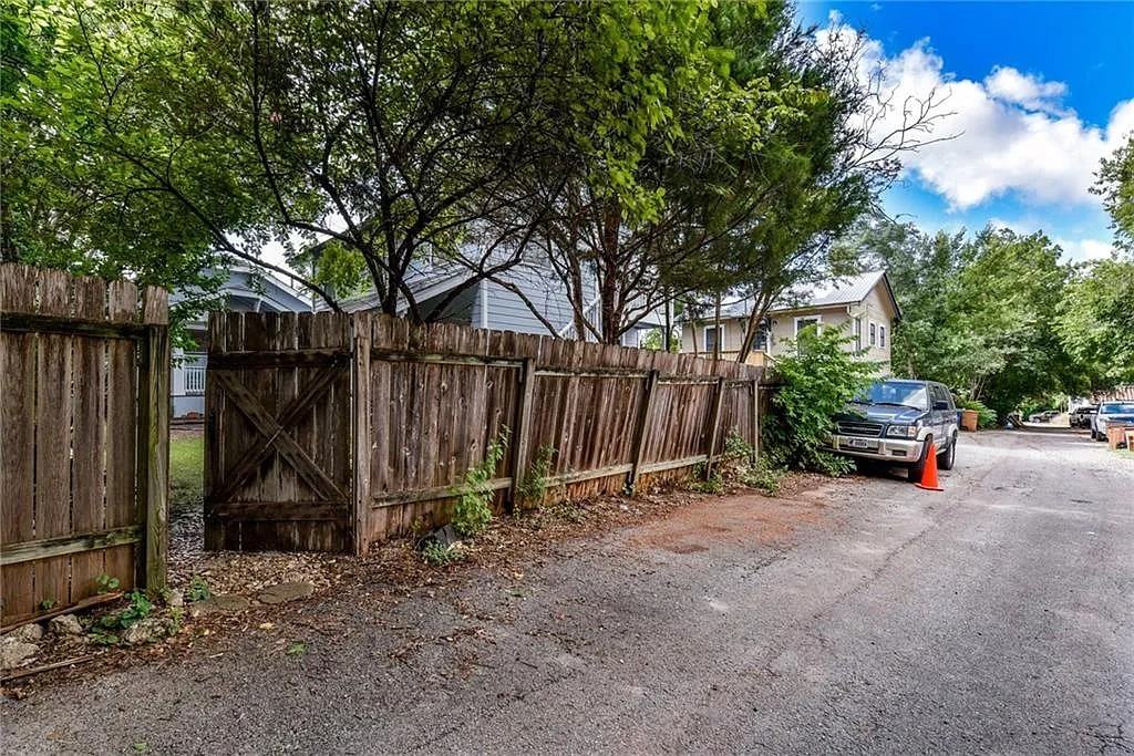 2838 Pearl Street - Photo 4 of 23