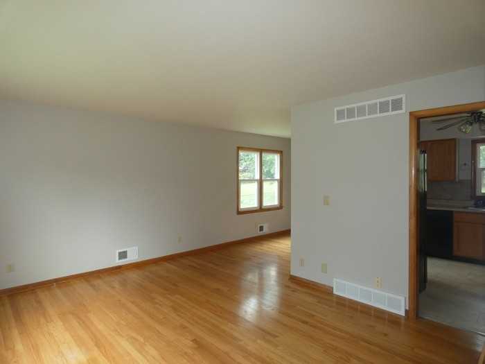 1402 Ne 67th St - Photo 3 of 20