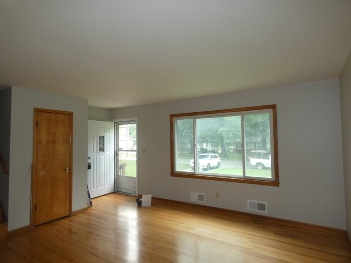 1402 Ne 67th St - Photo 4 of 20