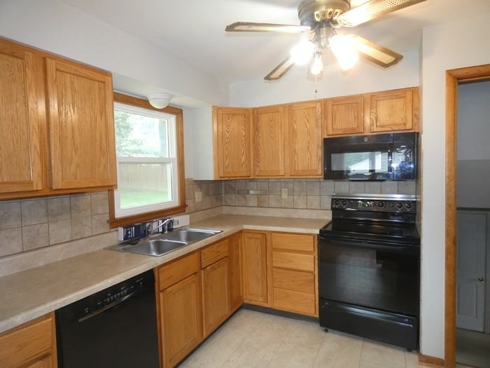 1402 Ne 67th St - Photo 6 of 20