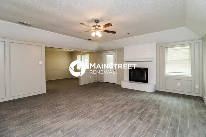 5512 Pleasant Meadow Dr - Photo 2 of 15