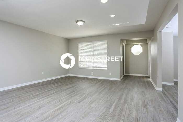 6031 Nw 19th St - Photo 3 of 16