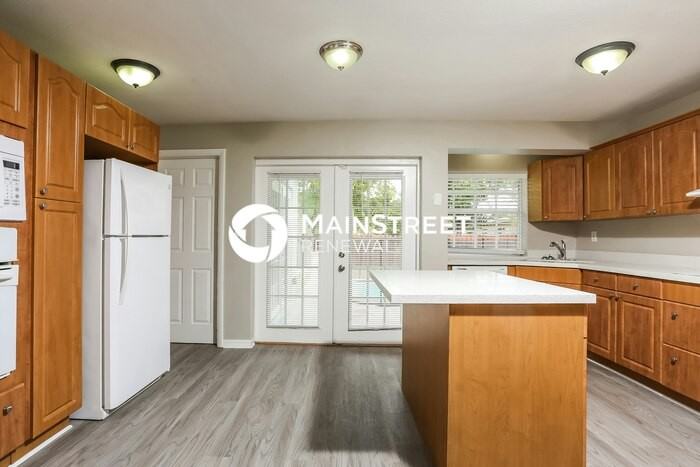 6031 Nw 19th St - Photo 6 of 16