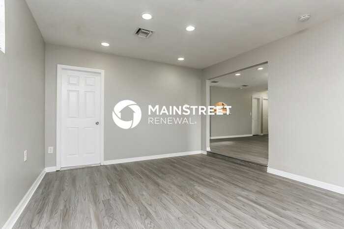 6031 Nw 19th St - Photo 7 of 16
