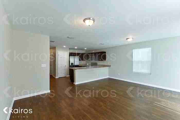 1331 Mull St - Photo 5 of 22