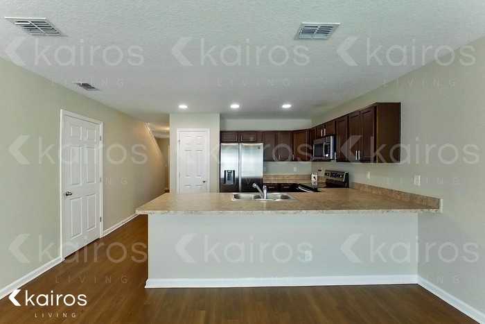1331 Mull St - Photo 6 of 22