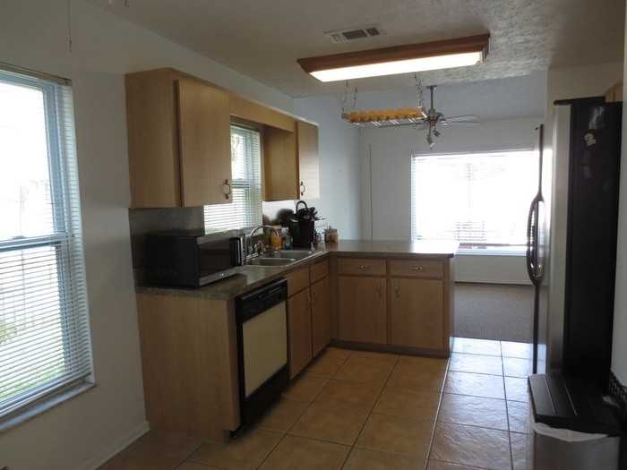 6713 S Sheridan Rd - Photo 6 of 15