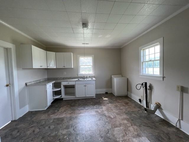238 Leslie Ln - Photo 3 of 7