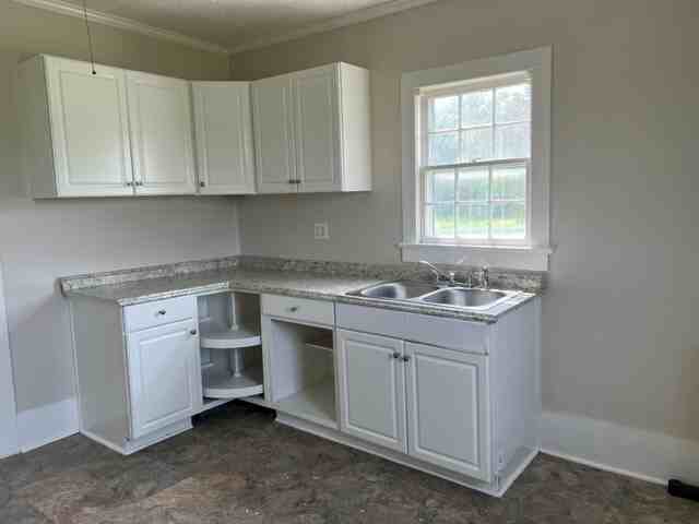 238 Leslie Ln - Photo 4 of 7