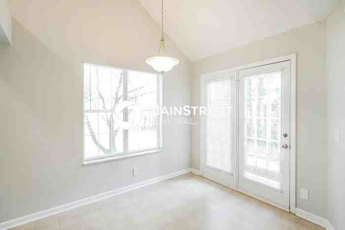 503 Selsey Ct S - Photo 4 of 17