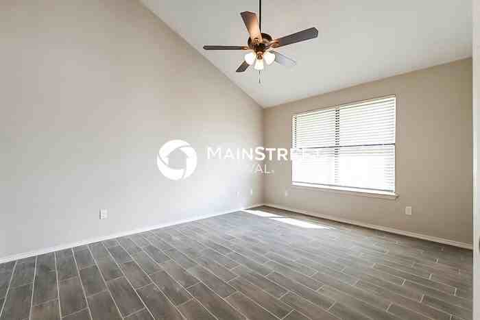 711 Meadowcreek Ct - Photo 2 of 17