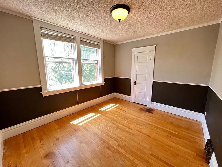 107 Wyoming Ave - Photo 2 of 10