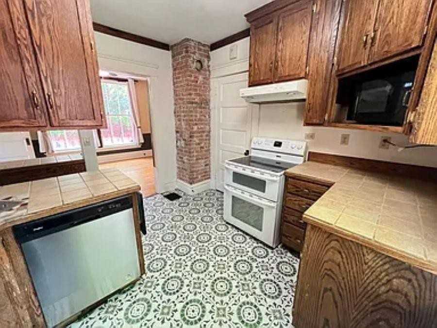 107 Wyoming Ave - Photo 3 of 10