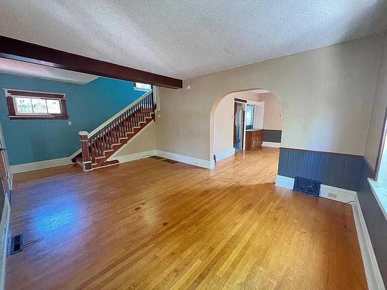 107 Wyoming Ave - Photo 6 of 10