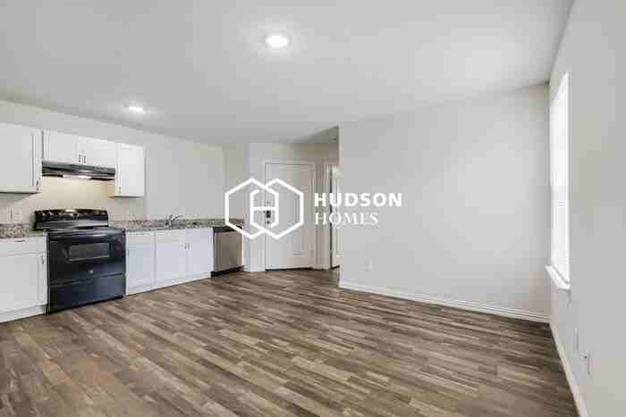 102 W Pliler St #100 - Photo 4 of 14