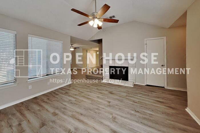 1206 Hillwood Way - Photo 5 of 20