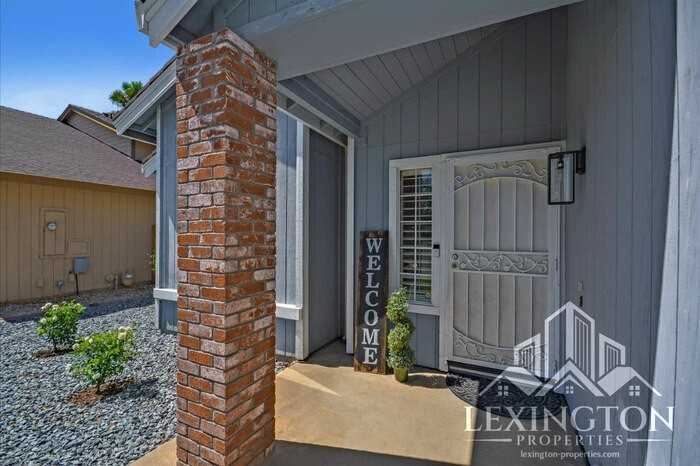 5941 Laguna Park Dr - Photo 3 of 39