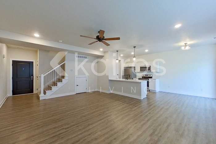 6910 Bluebell Ct - Photo 4 of 22