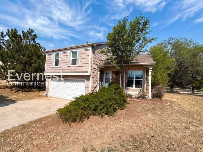 2702 Dickens Dr - Photo 2 of 31