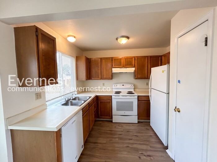 2702 Dickens Dr - Photo 3 of 31