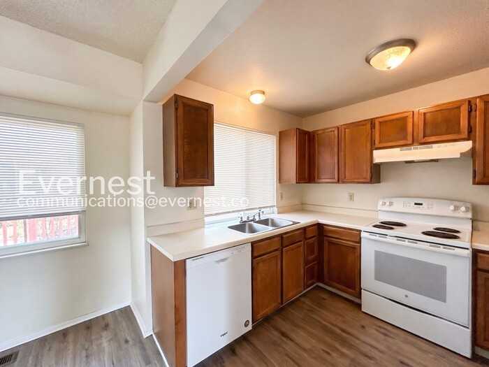 2702 Dickens Dr - Photo 5 of 31