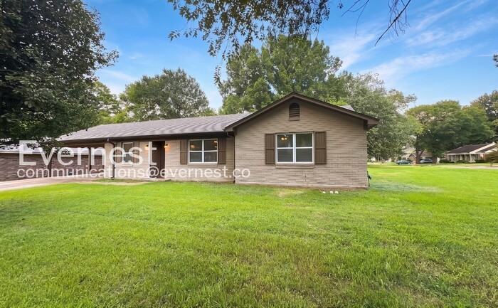 8250 Chesterfield Dr - Photo 2 of 32