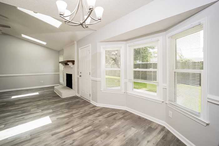 8117 N Ridgebrook Dr - Photo 3 of 10