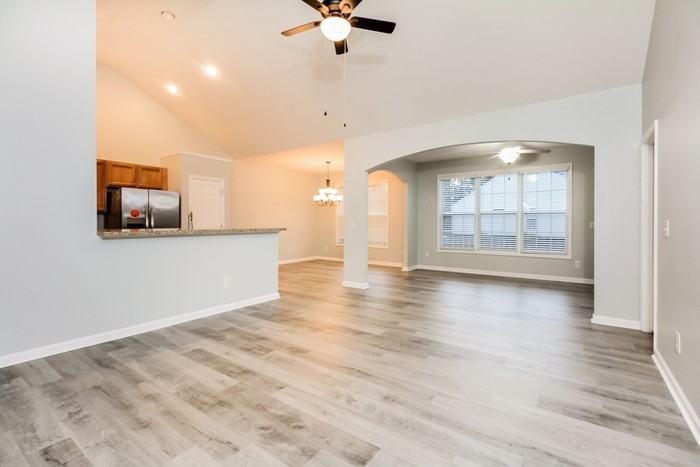 4709 Farm Lake Dr - Photo 5 of 10