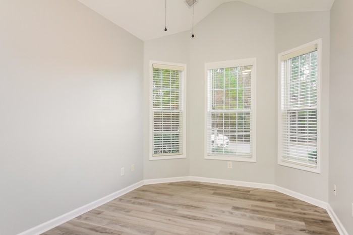 4709 Farm Lake Dr - Photo 7 of 10