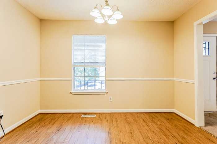 113 Avalon Ave - Photo 4 of 10