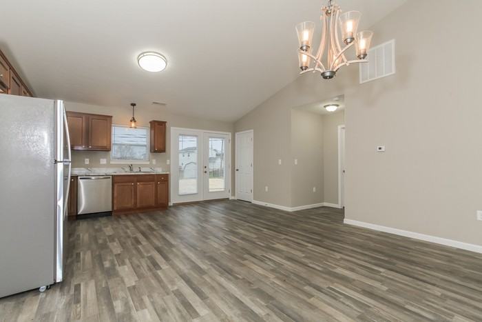 430 Clara Dr - Photo 3 of 10