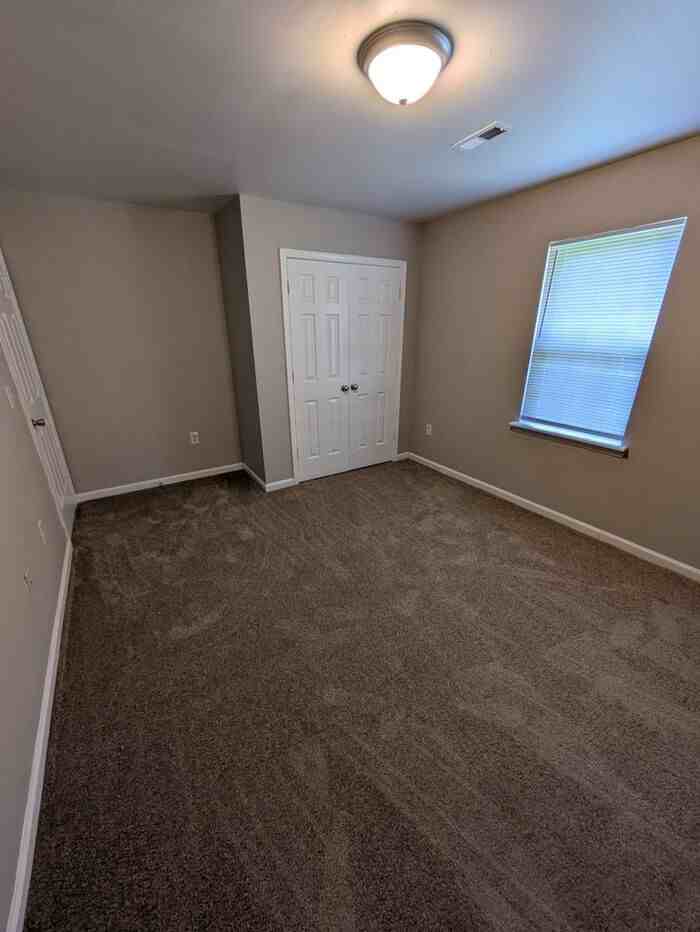 116 E 11th St - Photo 5 of 7