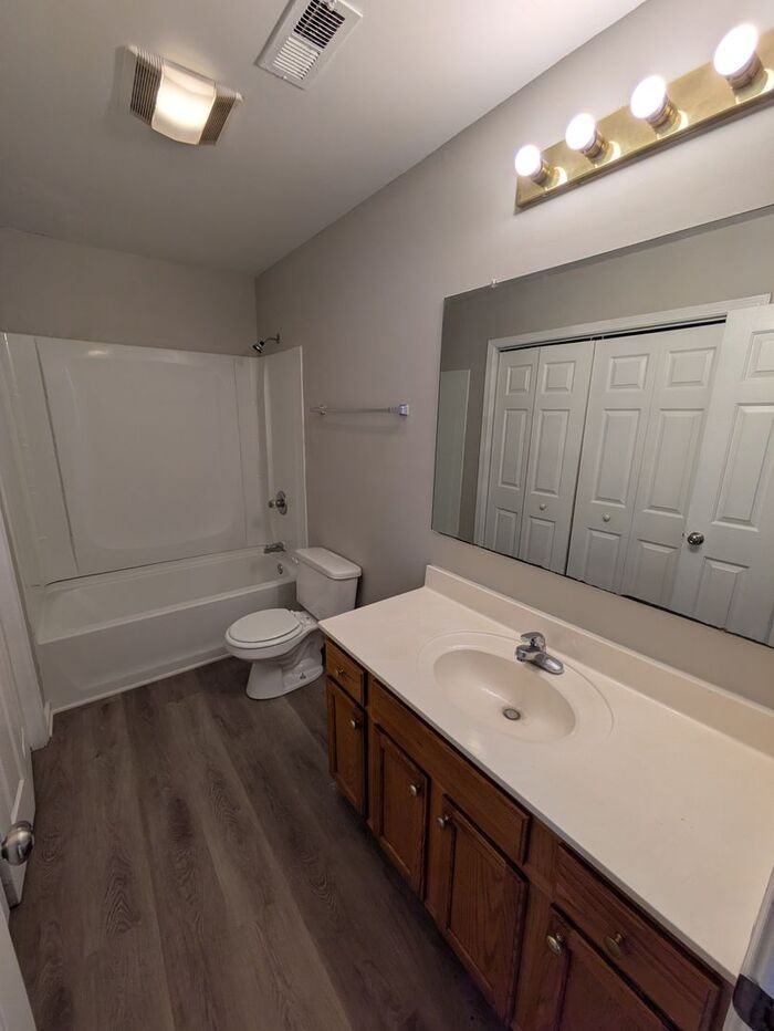 116 E 11th St - Photo 6 of 7