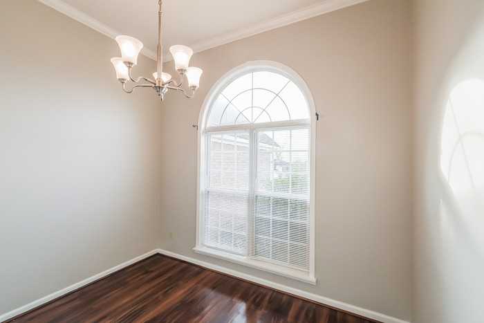 8747 Rolling Hills Dr - Photo 5 of 12