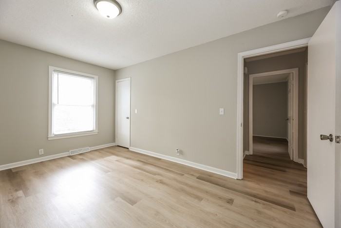 421 Sellwood Cir - Photo 7 of 10