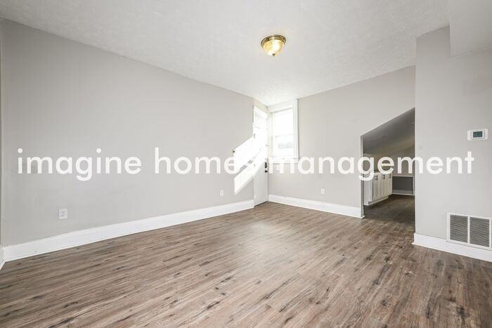 2106 Sarah St #3 - Photo 6 of 17